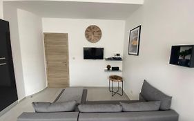 1-C Superbe Appartement Tres Calme Et Bien Decore